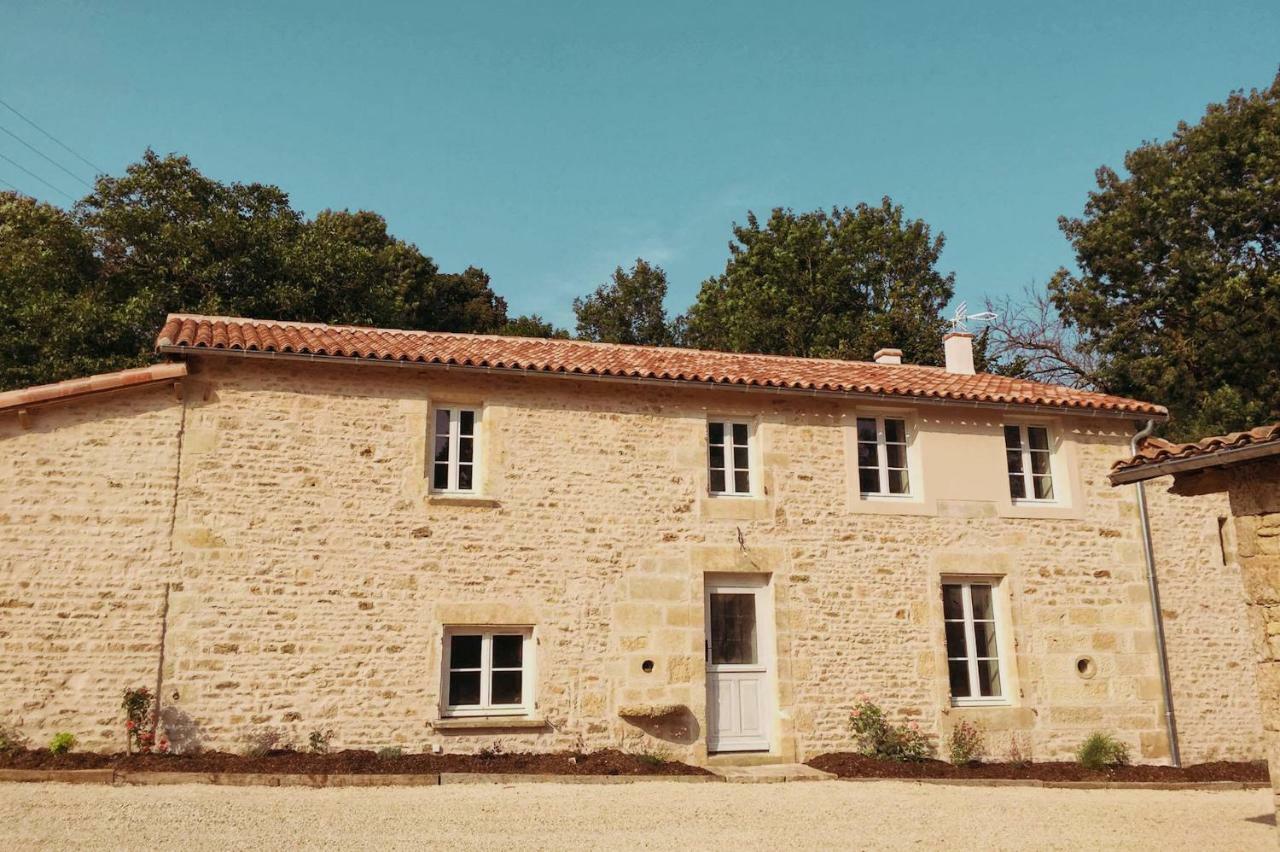 Gites Les Demeures De Valette Azay-le-Brule Exteriér fotografie