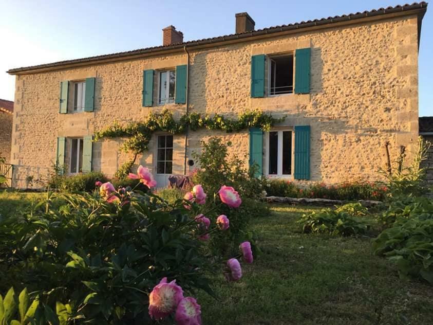 Gites Les Demeures De Valette Azay-le-Brule Exteriér fotografie